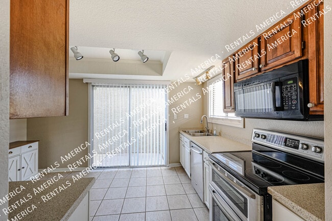 2507 W Greenway Rd