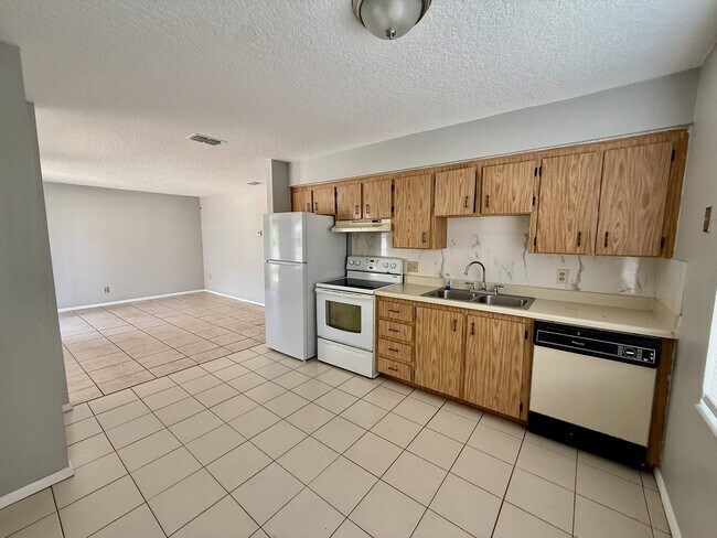 Photo - 701 Michigan Ct