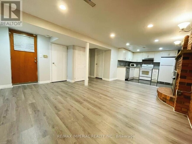 Photo - 11 Queensbury Dr