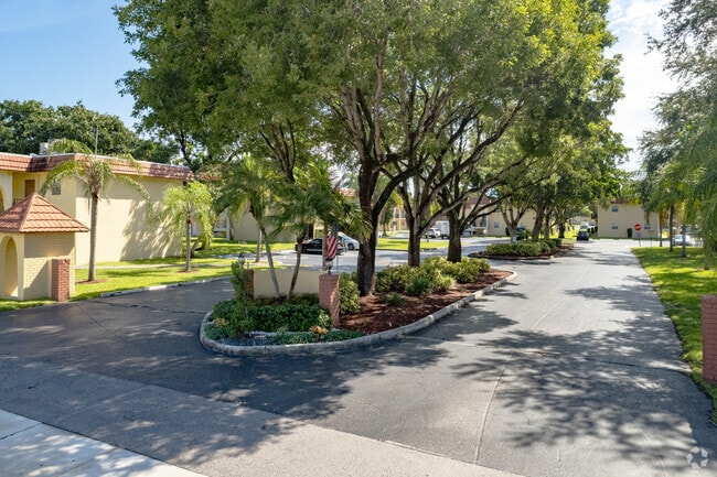 Cross Creek Apartments
