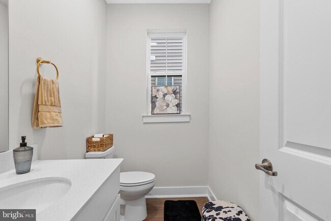 Photo - 204B Dock St