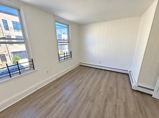 105 Zabriskie St
