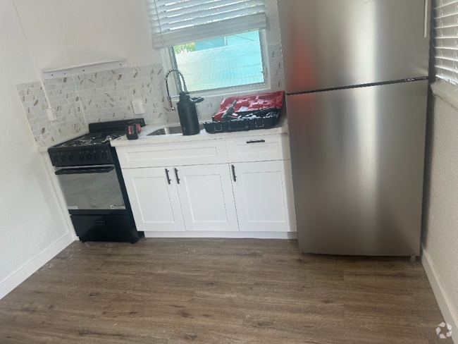 Building Photo - 1845 N Tamiami Trl Rental