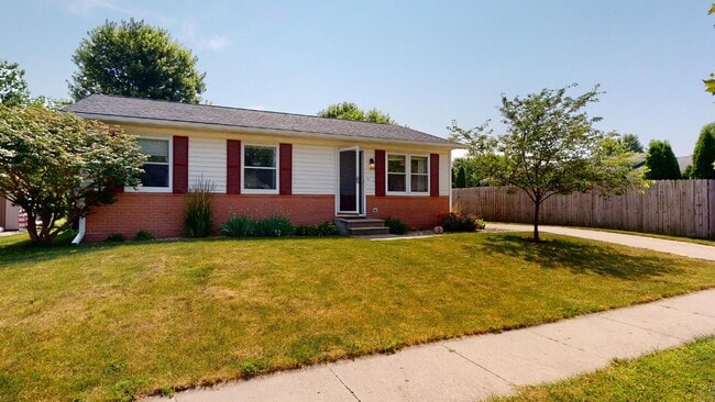 Photo - Availabale August 1st - Quiet Cul-de-Sac (3bed/2bath)