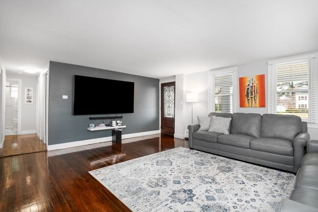 Photo - 1699 Boulevard