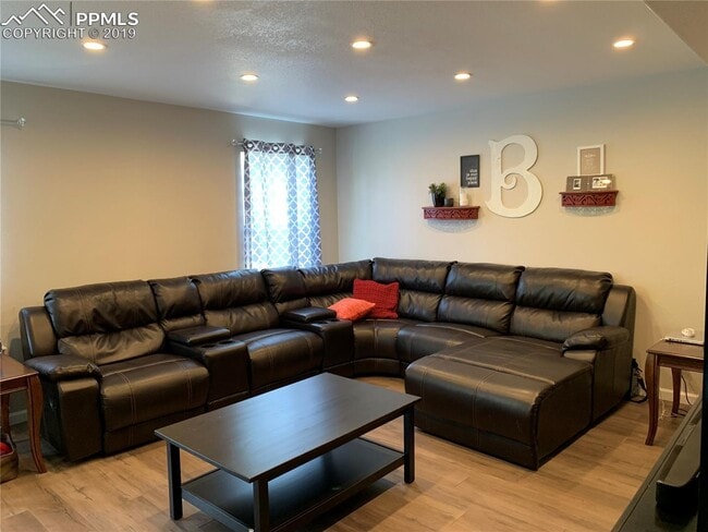 Photo - 3 bedroom, unfinished basement - Firethorn