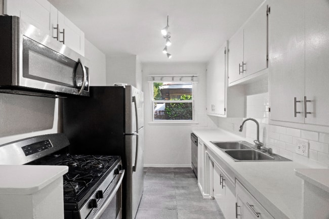 Photo - 2001 Beachwood Dr Unidad 10