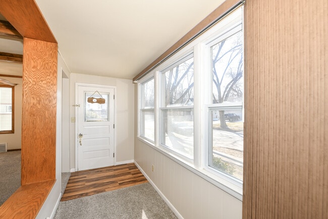 Photo - 422 S 89th St