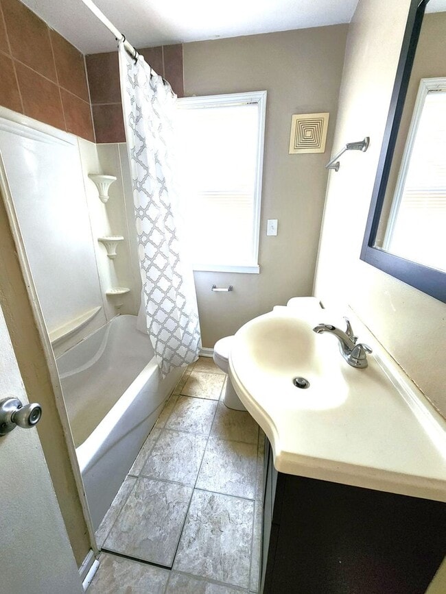 Photo - 3-bedroom single family - Available now!