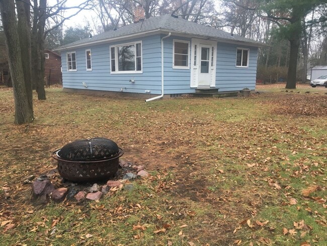 Building Photo - Beautiful 3 Bedroom Water Front Home with Dock