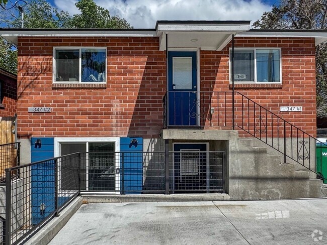 Building Photo - Fully Renovated MidTown Duplex with Parking! Rental