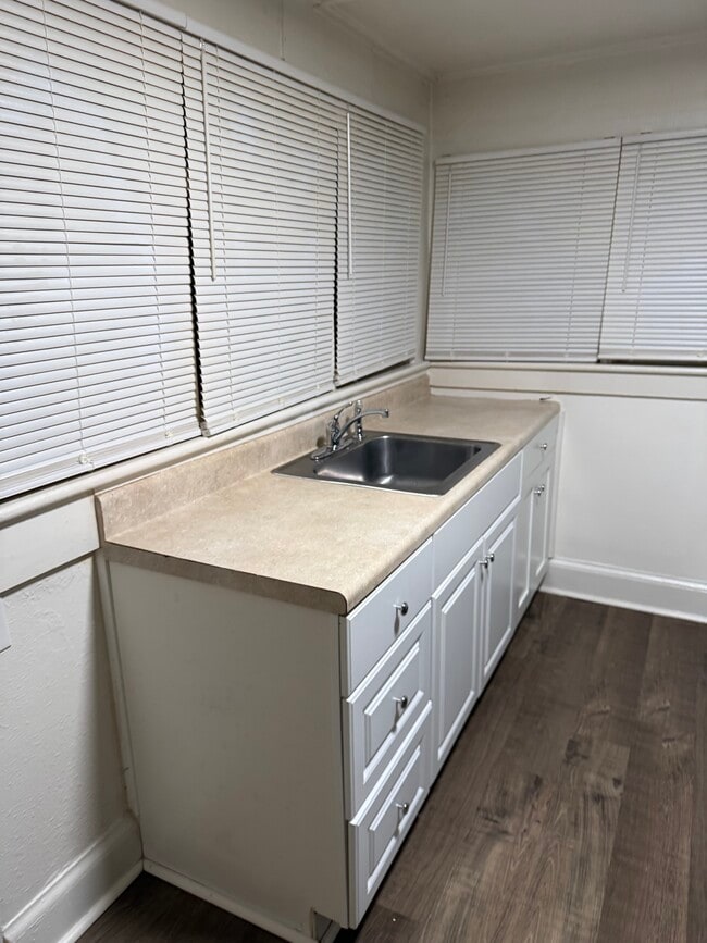 Photo - 821 Mt Vernon Ave Unit B