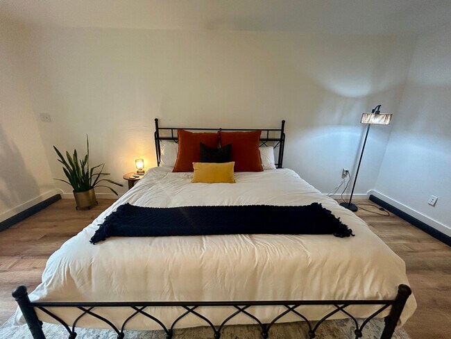 Photo - 2002 Oak Creek Ct