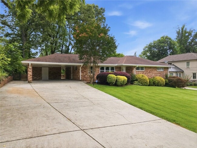 Photo - 2140 Oakawana Rd NE