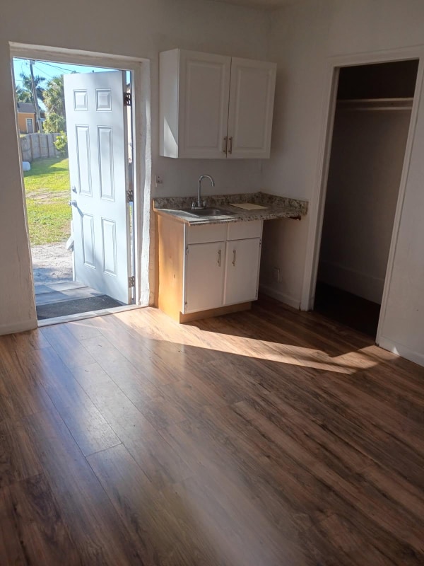 Photo - 637 S Main St Unit C