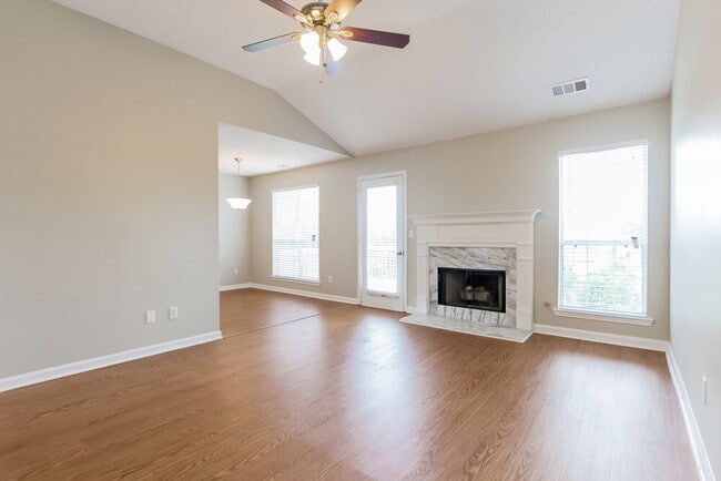 Photo - 413 Gresham Dr