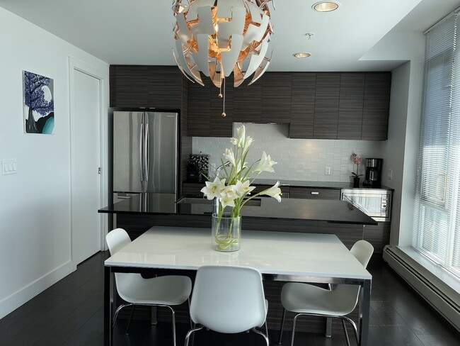 Photo - 1500-1500 7 St SW