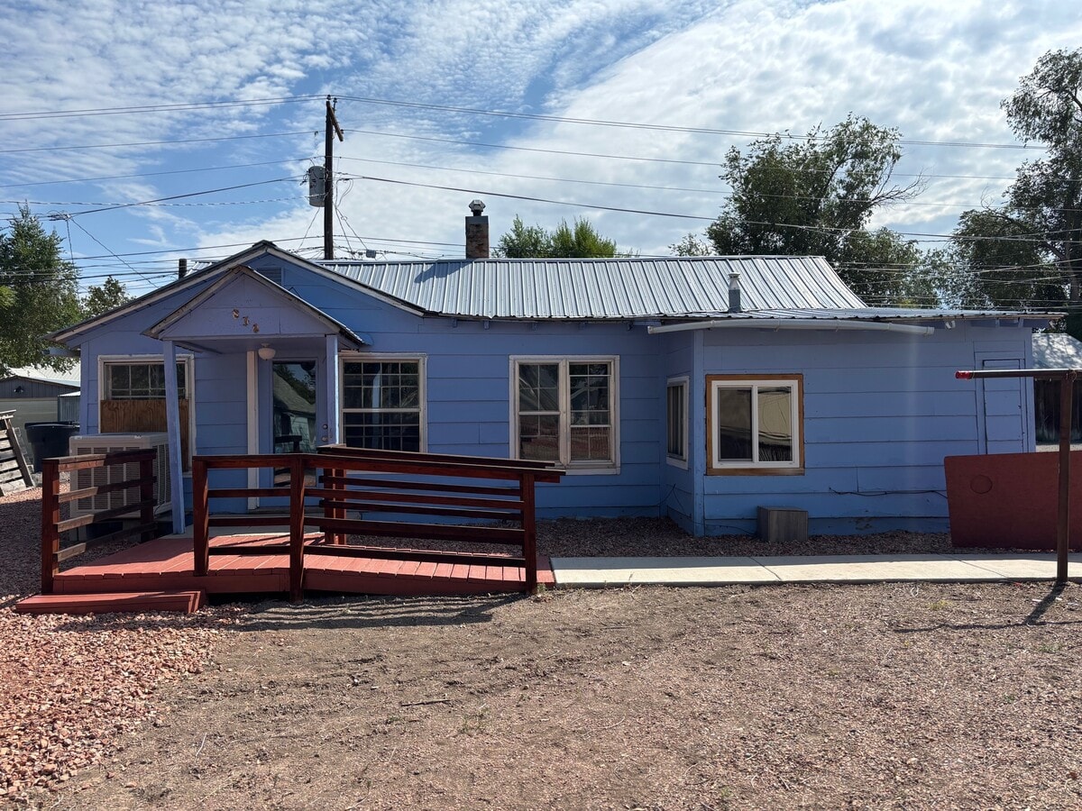 Photo - 830 Dodge St House