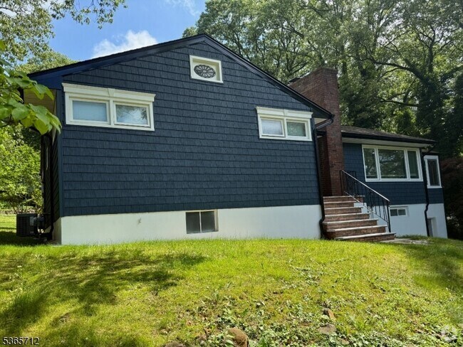 Building Photo - 53 Pine Grove Rd Rental
