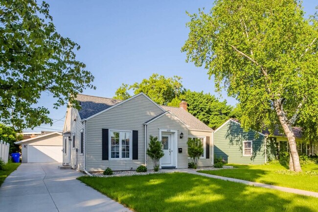 Photo - 600 N Outagamie Ct Unit ID1061630P