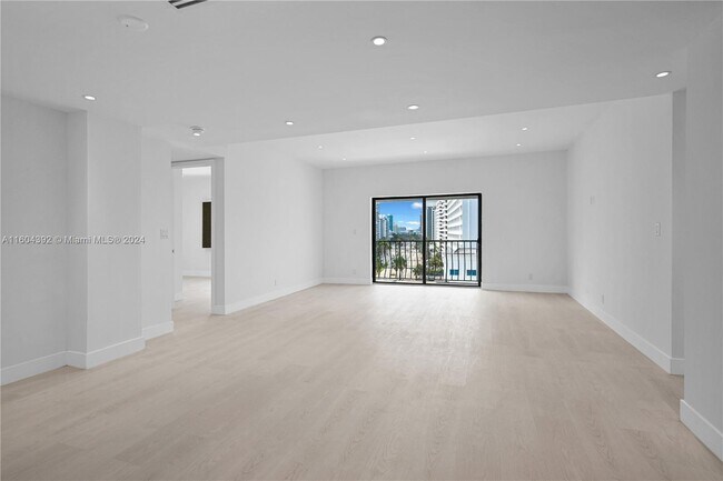 Photo - 5415 Collins Ave