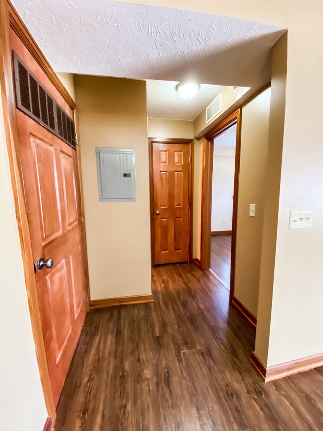 Photo - Hallwood Manor Apartments