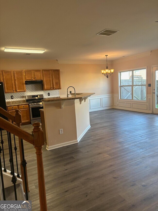 Photo - 6125 Crested Moss Dr