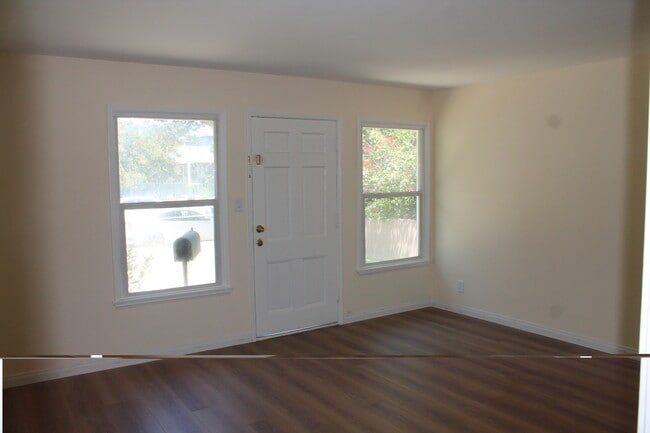Photo - 1613 W Victory Blvd Unit 1613 W Victory