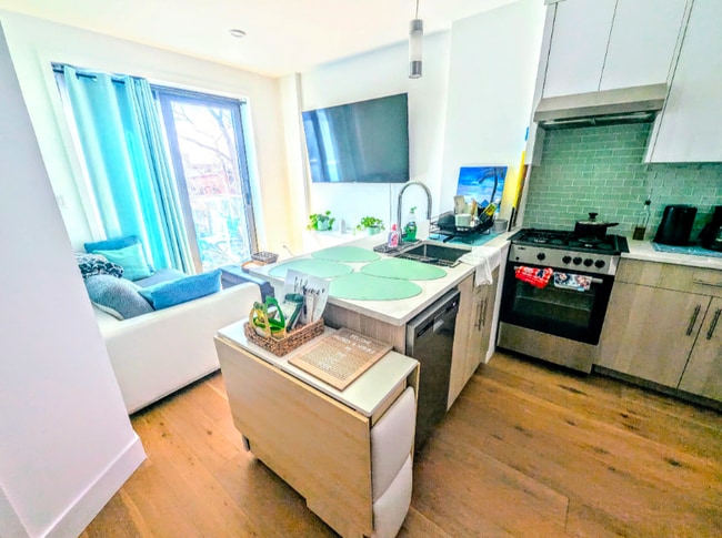 Photo - 2345 60th St