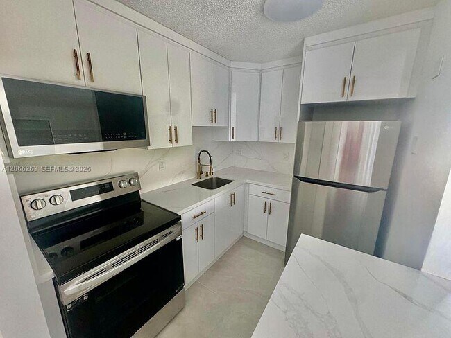 Photo - 7195 NW 179th St Unidad 107