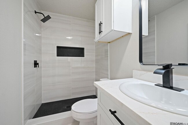8724 Metairie Dr