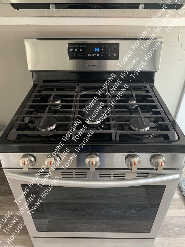 Photo - 1139 Walden Ave Unidad Upper Front