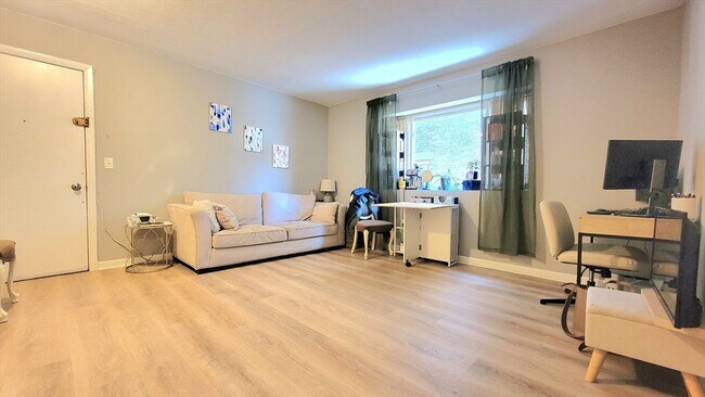 Photo - 200 Kelton St Unit 14