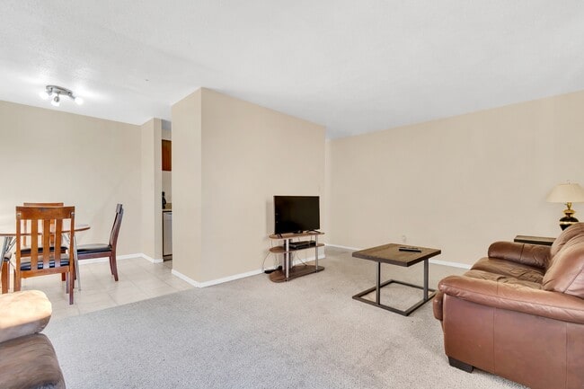 Photo - 10609 102 St Unit 402