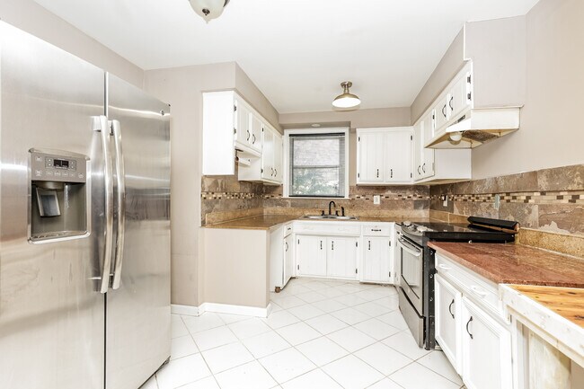 Photo - 749 Huntington Pkwy