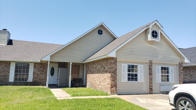 Building Photo - 736 Lemoyne Dr Rental