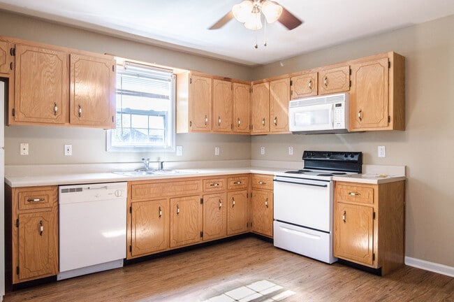 Photo - 293 Executive Ave Unit B