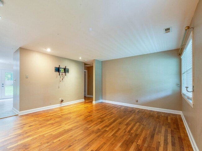 Photo - Charming Chantilly cottage for rent!