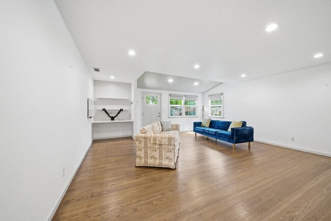 Photo - Updated 3 Bed, 1 Bath Home for Lease in Prime Midtown Location!