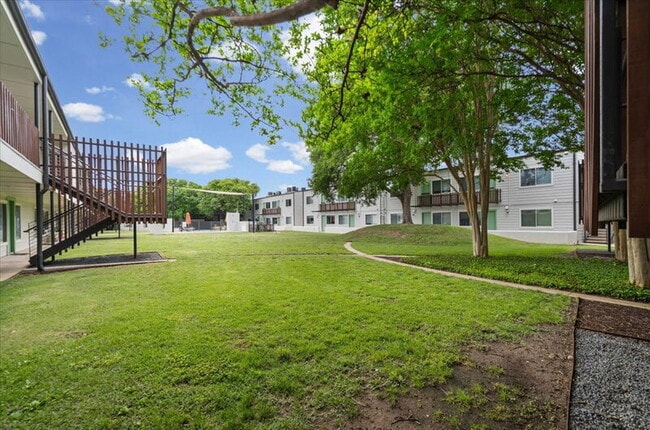 Photo - 2200 Dickson Dr Unit 227