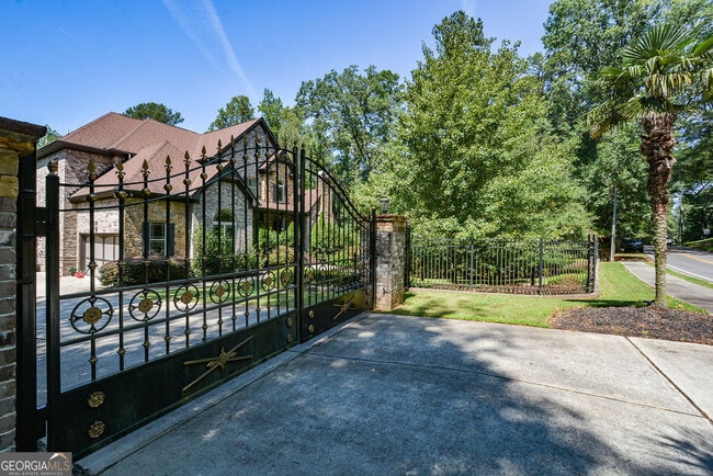 Photo - 2210 Spalding Dr