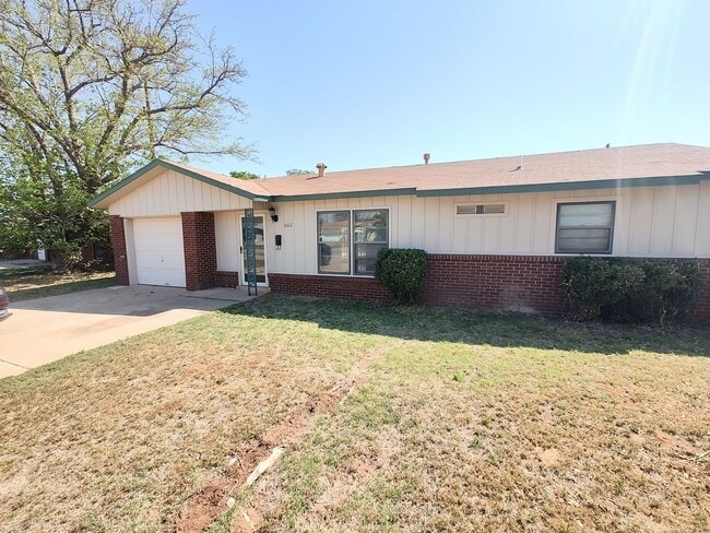 Charming 3 Bedroom Home - Charming 3 Bedroom Home