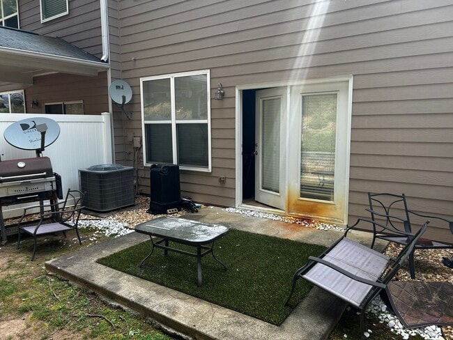 1023 Privy Ln