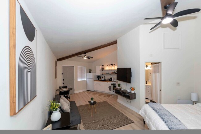 Building Photo - 3801 SW Triana Blvd Rental