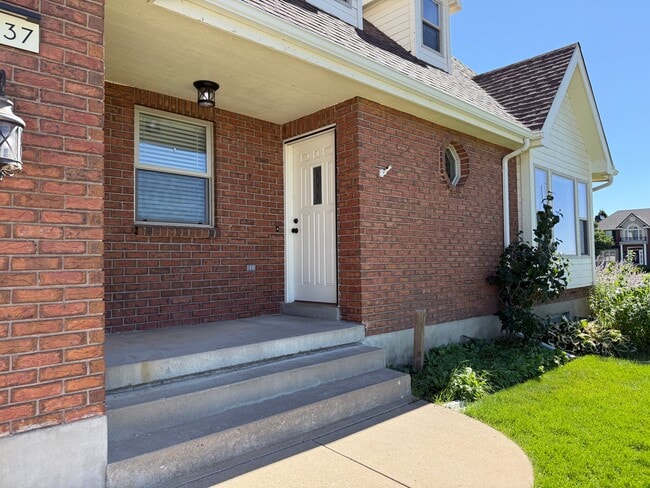 1237 Webb Ln