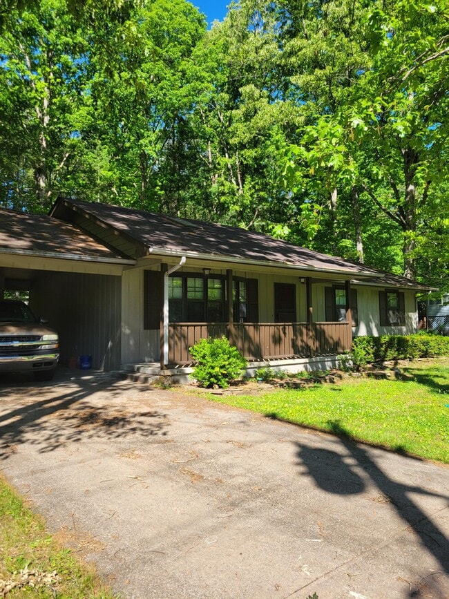 Photo - 172 St George Dr
