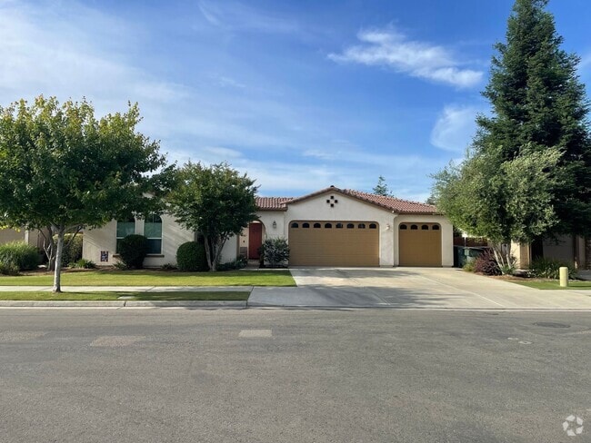 Building Photo - NW Visalia Home Coming Soon!