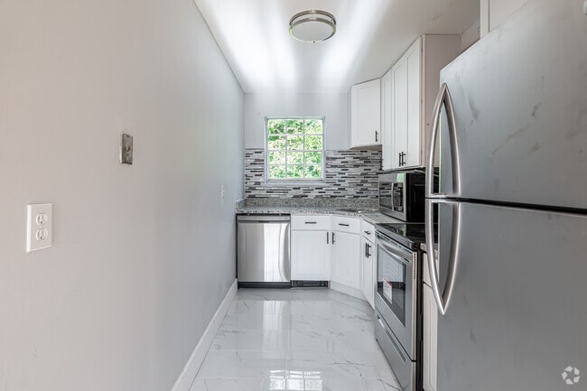 2BR, 1BA - Kitchen