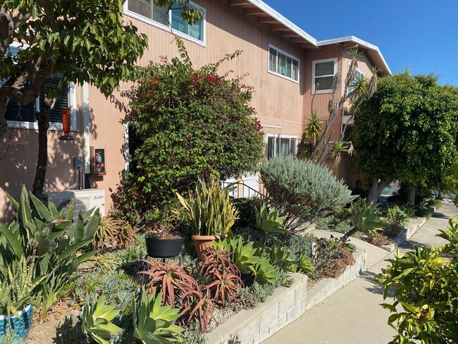 11435.5 VENICE BLVD - 11435 1/2 Venice Blvd Townhome