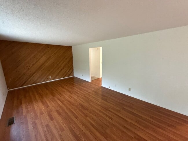 Photo - 1809 Wallace Rd NW